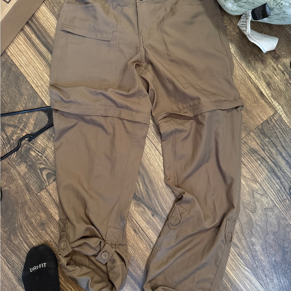 Women’s Magellan Outdoors Tan Cargo Pants